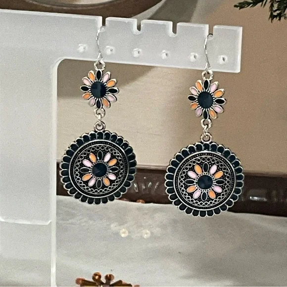 Elegant Floral Dangle Earrings - Picture 5 of 9